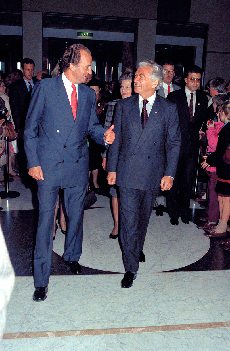 King Juan Carlos I of Spain and Prime Minister Bob Hawke in the Foyer of Parliament House, 1988, Australian Overseas Information Service, Commonwealth of Australia
