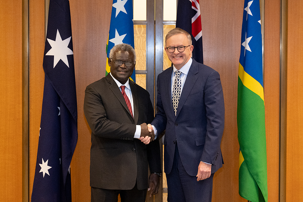 Prime Minister Manasseh Sogovare meets with Prime Minister Anthony Albanese, Image source: AUSPIC