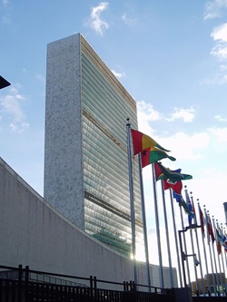 The United Nations Secretariat Building by Steve Cadman