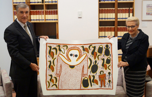 Senate President John Hogg and Speaker Bronwyn Bishop holding the artwork
