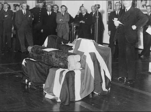 John Curtin giving a speech, 1942, Australian War Memorial